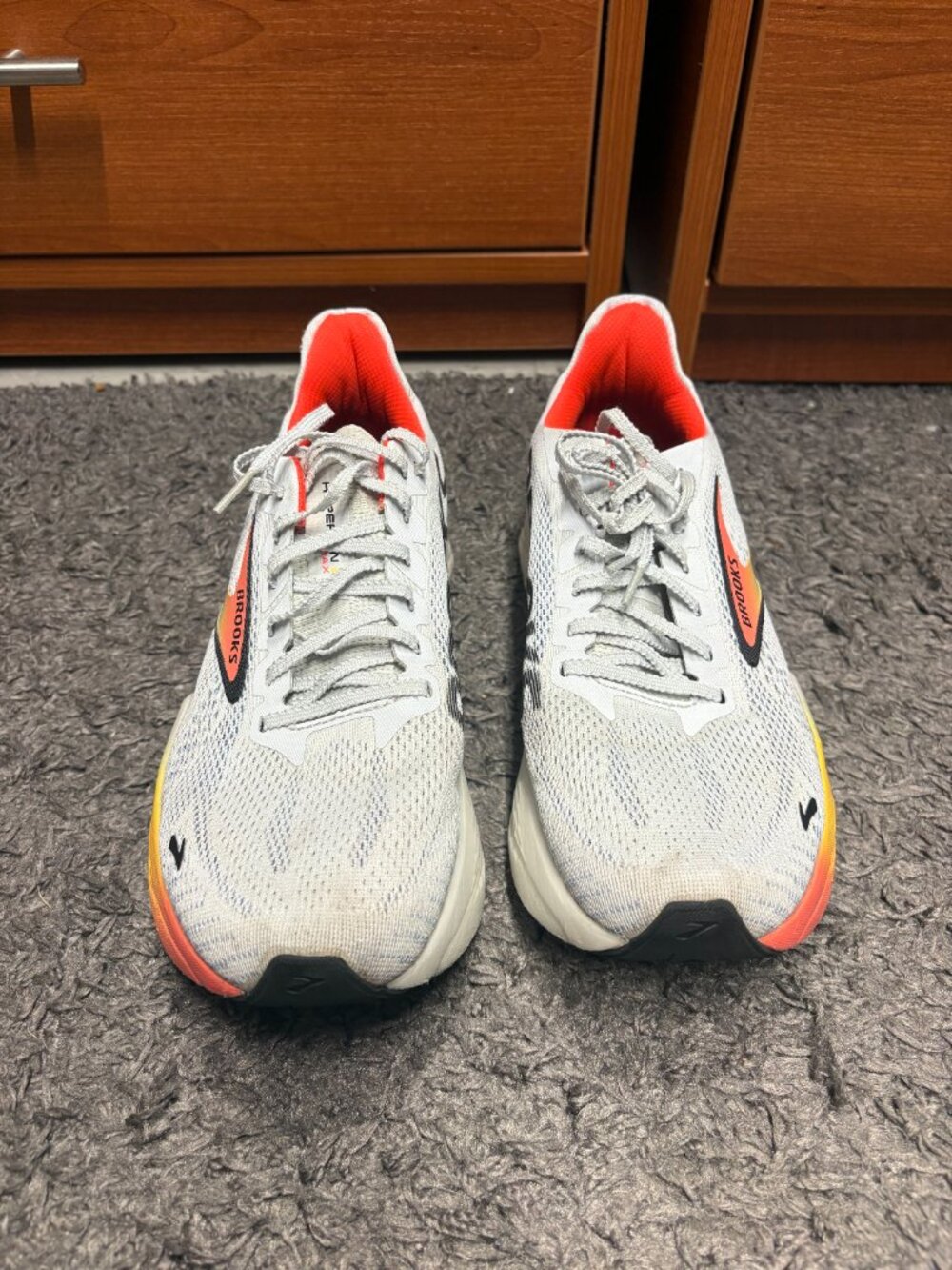 Women's Brooks Hyperion Max 2, Illusion/Coral/Black, 10 B Medium US Running/Walk - Picture 2 of 7